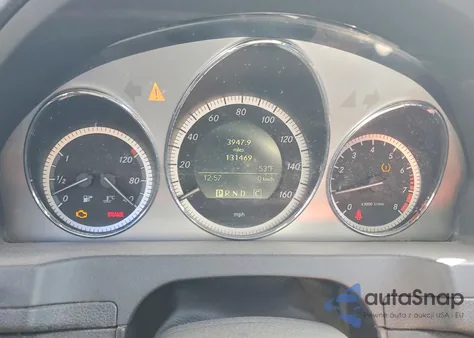 2010 Mercedes-Benz C 300 z USA, uszkodzony, nr VIN WDDGF5EB5AF410043